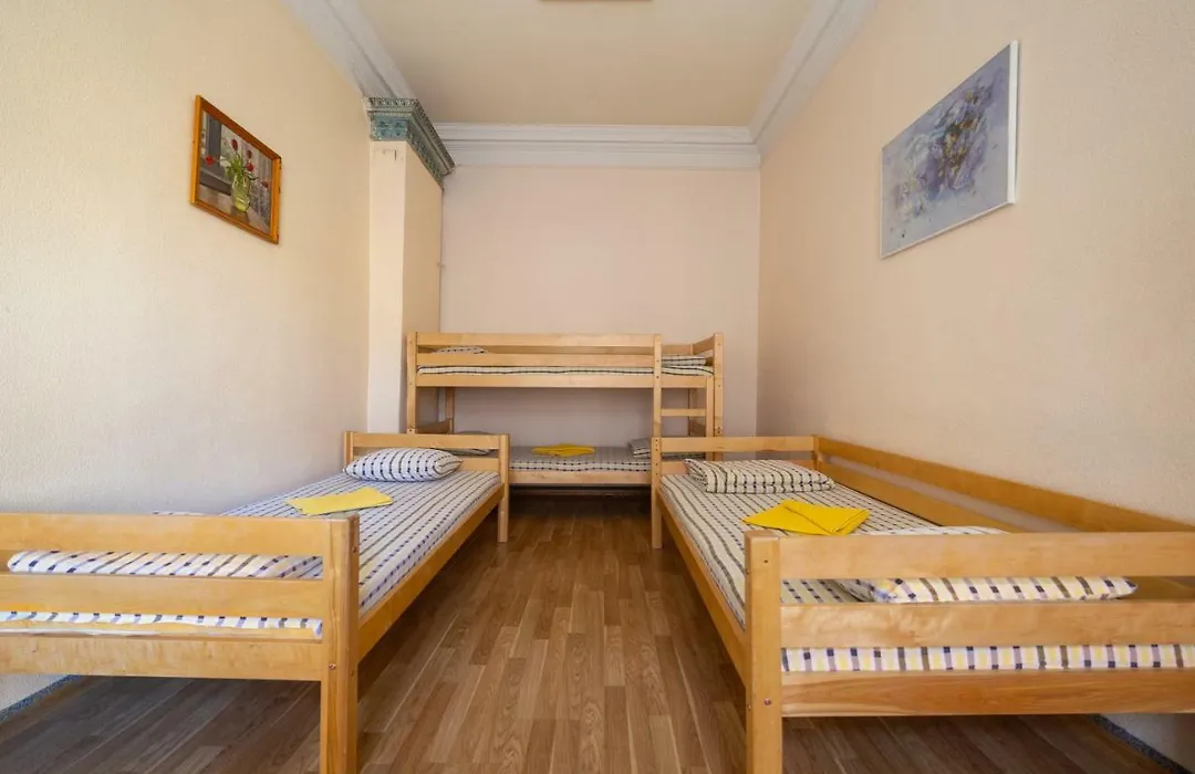 Mr. Hostel-1