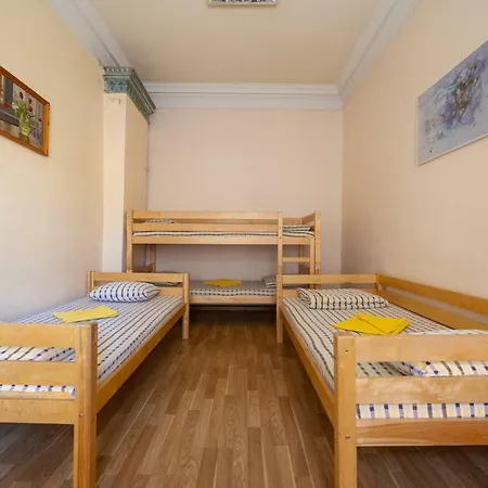 Mr. Hostel-3